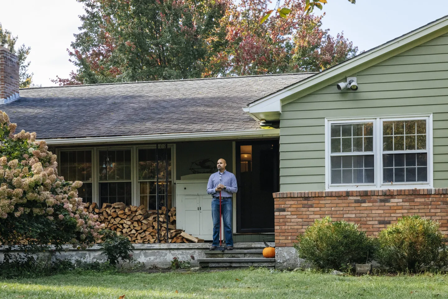 Here’s how much you need to make to afford a $400,000 house today