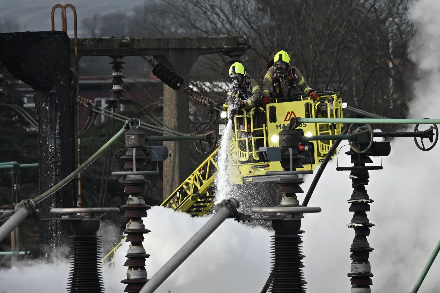 London’s Heathrow airport closed due to major fire—causing worldwide disruption as over 1,000 flights affected